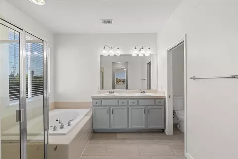 Bath - 4333 Peninsula Dr, Modesto, CA 95356 photo 2 of 4