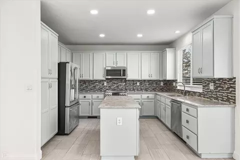 Kitchen - 4333 Peninsula Dr, Modesto, CA 95356 photo 3 of 7