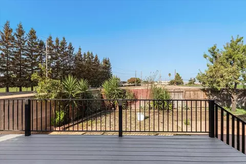 Exterior - 4333 Peninsula Dr, Modesto, CA 95356 photo 5 of 14