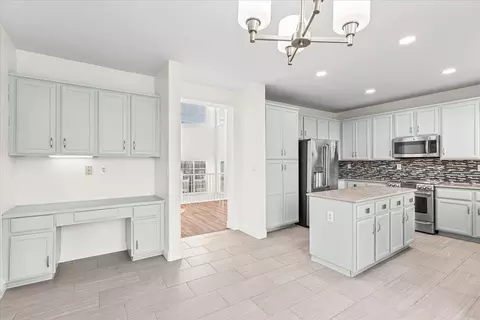Kitchen - 4333 Peninsula Dr, Modesto, CA 95356 photo 2 of 7