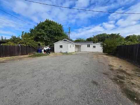 Exterior - 334 Semple St, Modesto, CA 95354 photo 2 of 12