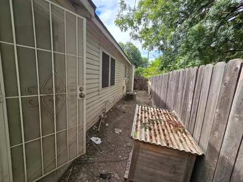 Exterior - 334 Semple St, Modesto, CA 95354 photo 9 of 12