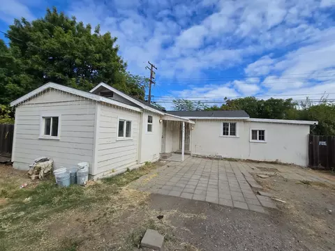 Exterior - 334 Semple St, Modesto, CA 95354 photo 3 of 12