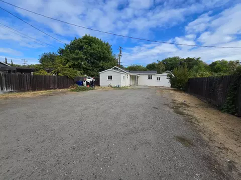 Exterior - 334 Semple St, Modesto, CA 95354 photo 4 of 12