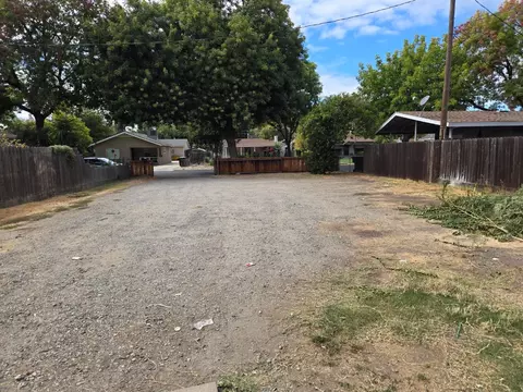 Exterior - 334 Semple St, Modesto, CA 95354 photo 11 of 12