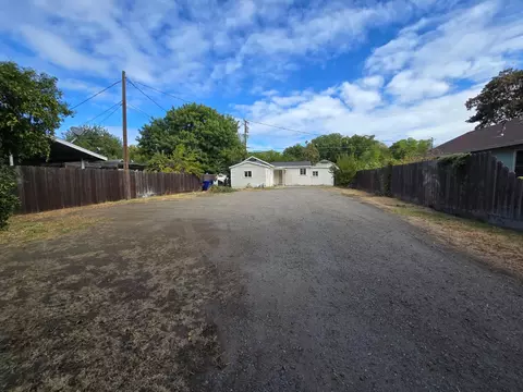 Exterior - 334 Semple St, Modesto, CA 95354 photo 5 of 12