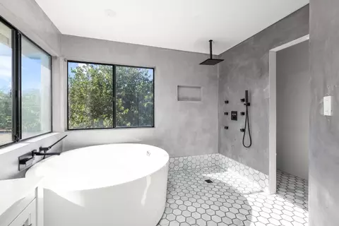Bath - 29879 S Chrisman Rd, Tracy, CA 95304 photo 4 of 8