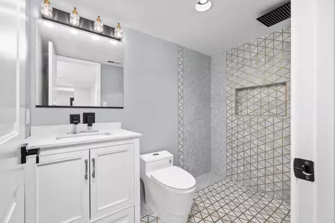 Bath - 29879 S Chrisman Rd, Tracy, CA 95304 photo 1 of 8