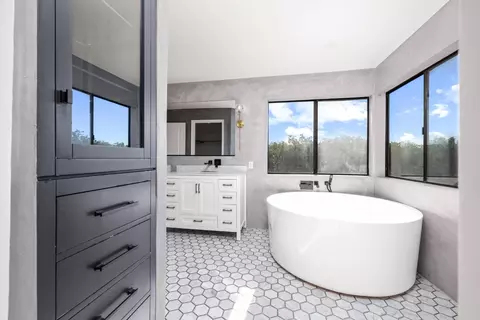 Bath - 29879 S Chrisman Rd, Tracy, CA 95304 photo 5 of 8