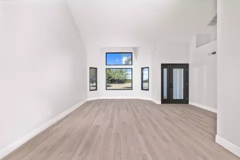 Living - 29879 S Chrisman Rd, Tracy, CA 95304 photo 2 of 4
