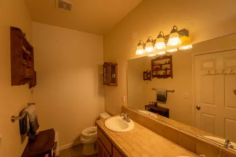 Bath - 147 Scholtz Ave, Colfax, CA 95713 photo 1 of 2