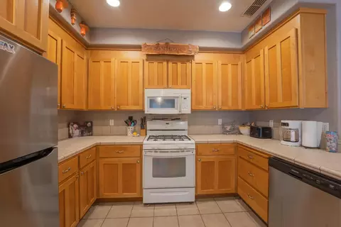 Kitchen - 147 Scholtz Ave, Colfax, CA 95713 photo 3 of 4