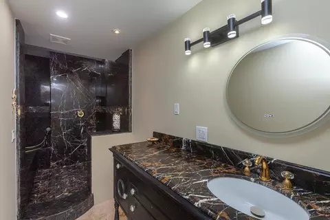 Bath - 21190 E Acampo Rd, Clements, CA 95227 photo 3 of 18