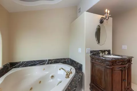 Bath - 21190 E Acampo Rd, Clements, CA 95227 photo 2 of 18