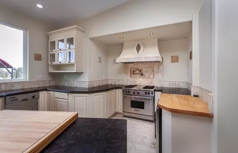 Kitchen - 21190 E Acampo Rd, Clements, CA 95227 photo 2 of 11