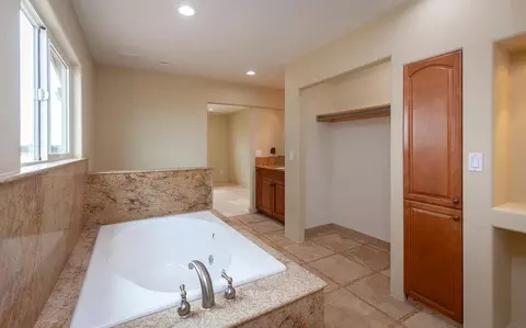 Bath - 21190 E Acampo Rd, Clements, CA 95227 photo 14 of 18