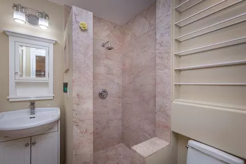 Bath - 21190 E Acampo Rd, Clements, CA 95227 photo 16 of 18
