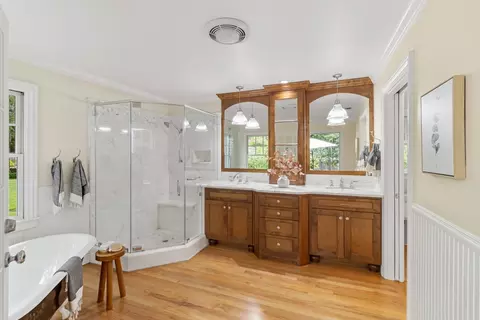 Bath - 2141 Claremont Rd, Carmichael, CA 95608 photo 1 of 6