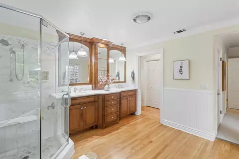 Bath - 2141 Claremont Rd, Carmichael, CA 95608 photo 3 of 6