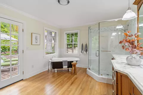 Bath - 2141 Claremont Rd, Carmichael, CA 95608 photo 2 of 6