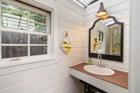 Bath - 2141 Claremont Rd, Carmichael, CA 95608 photo 6 of 6