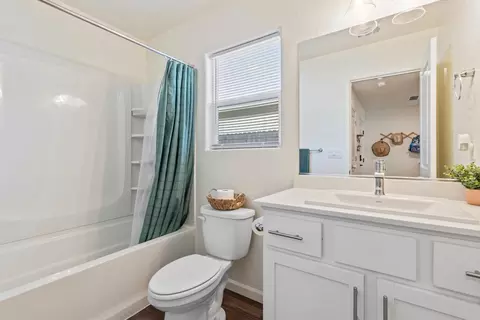 Bath - 276 Grand View Ct, Merced, CA 95341 photo 1 of 2