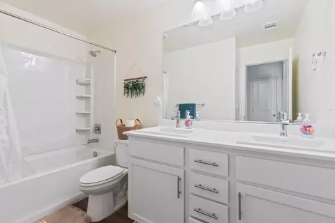 Bath - 276 Grand View Ct, Merced, CA 95341 photo 2 of 2