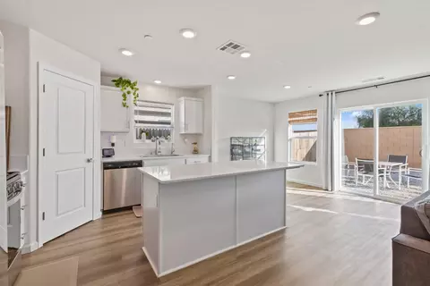 Kitchen - 276 Grand View Ct, Merced, CA 95341 photo 1 of 4
