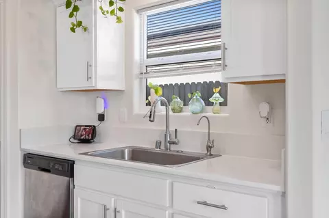 Kitchen - 276 Grand View Ct, Merced, CA 95341 photo 4 of 4