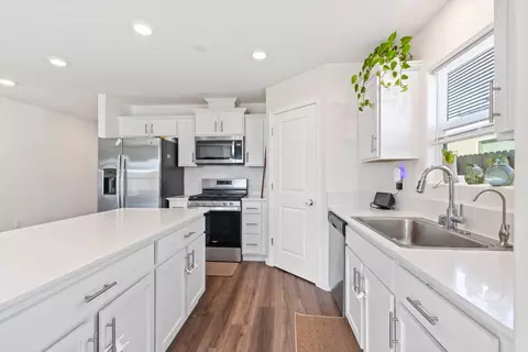 Kitchen - 276 Grand View Ct, Merced, CA 95341 photo 3 of 4
