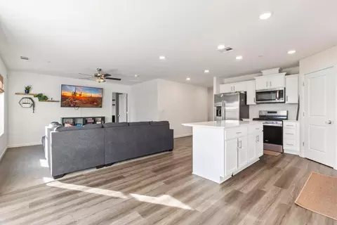 Entry Way - 276 Grand View Ct, Merced, CA 95341 photo 4 of 6