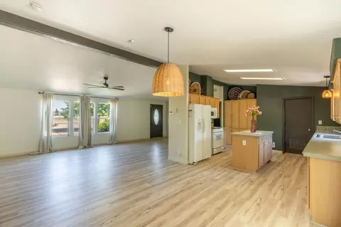 1112 Ladd Rd, Modesto, CA 95356 photo 5