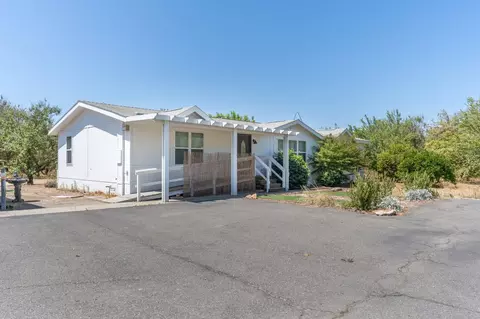 1112 Ladd Rd, Modesto, CA 95356 photo 2