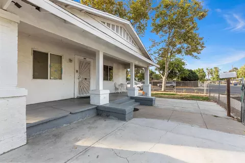 Exterior - 305 S Madison St, Modesto, CA 95351 photo 1 of 3