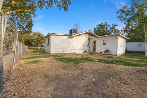 Exterior - 305 S Madison St, Modesto, CA 95351 photo 3 of 3
