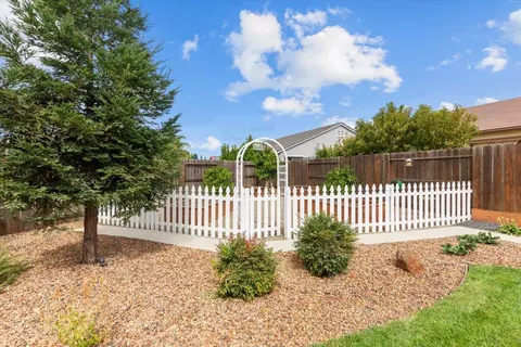 Exterior - 2358 Cloudline Pl, Manteca, CA 95337 photo 8 of 12