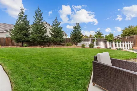 Exterior - 2358 Cloudline Pl, Manteca, CA 95337 photo 7 of 12