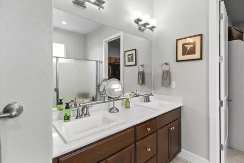 Bath - 2358 Cloudline Pl, Manteca, CA 95337 photo 1 of 4