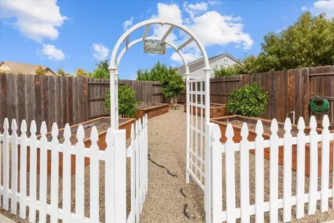 Exterior - 2358 Cloudline Pl, Manteca, CA 95337 photo 9 of 12