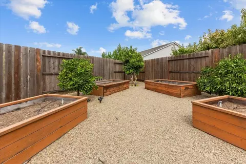 Exterior - 2358 Cloudline Pl, Manteca, CA 95337 photo 10 of 12