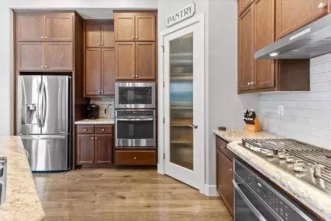 Kitchen - 2358 Cloudline Pl, Manteca, CA 95337 photo 5 of 8