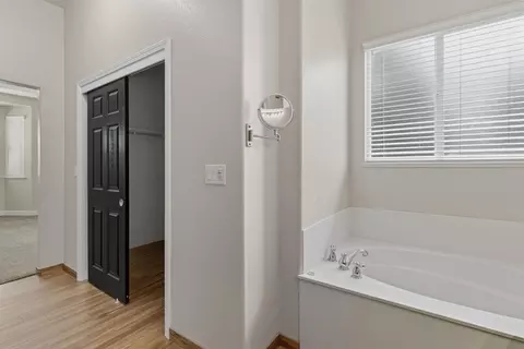 Entry Way - 433 Travertine Dr, Ripon, CA 95366 photo 4 of 6