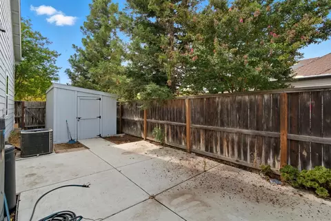 Exterior - 433 Travertine Dr, Ripon, CA 95366 photo 4 of 9