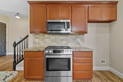 Kitchen - 433 Travertine Dr, Ripon, CA 95366 photo 2 of 5