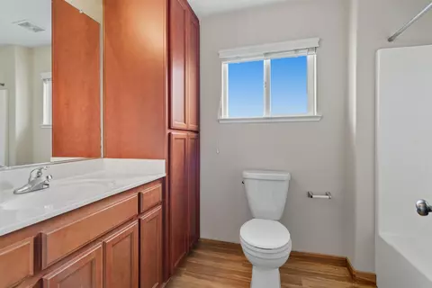 Bath - 433 Travertine Dr, Ripon, CA 95366 photo 3 of 4