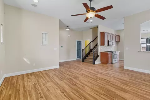 Living - 433 Travertine Dr, Ripon, CA 95366 photo 3 of 4