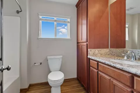Bath - 433 Travertine Dr, Ripon, CA 95366 photo 4 of 4