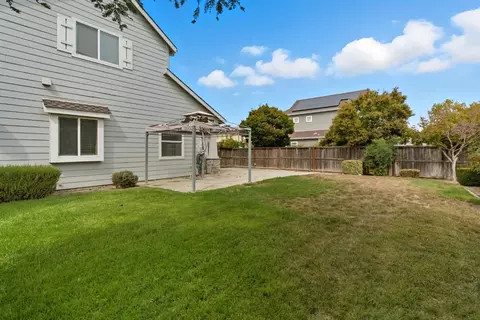 Exterior - 433 Travertine Dr, Ripon, CA 95366 photo 6 of 9