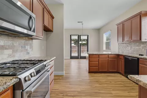 Entry Way - 433 Travertine Dr, Ripon, CA 95366 photo 1 of 6