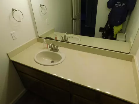 Bath - 501 Rose Ave #9, Modesto, CA 95355 photo 6 of 8